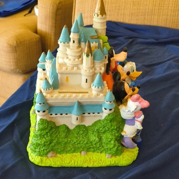 Disney 50th Anniversary Castle Playset with Characters - Picture 4 of 6